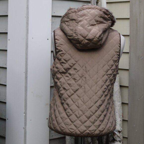 Coffee Shop Beige Reversible Teddy Fleece & Quilted Hooded Full Zip Vest SMALL - Picture 8 of 10